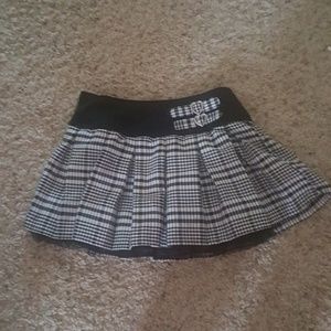 Girls black and white plaid skirt
